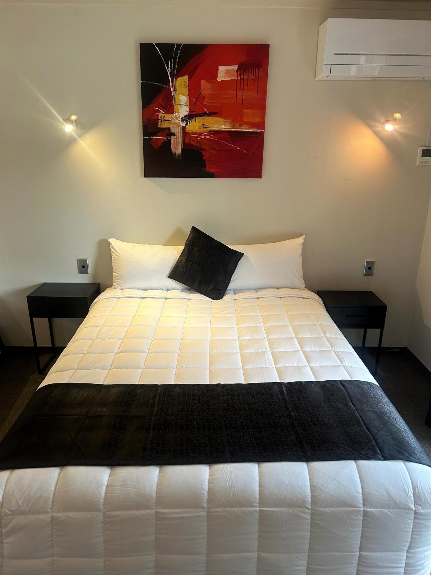 Aquarius Motor Inn Гамильтон Экстерьер фото