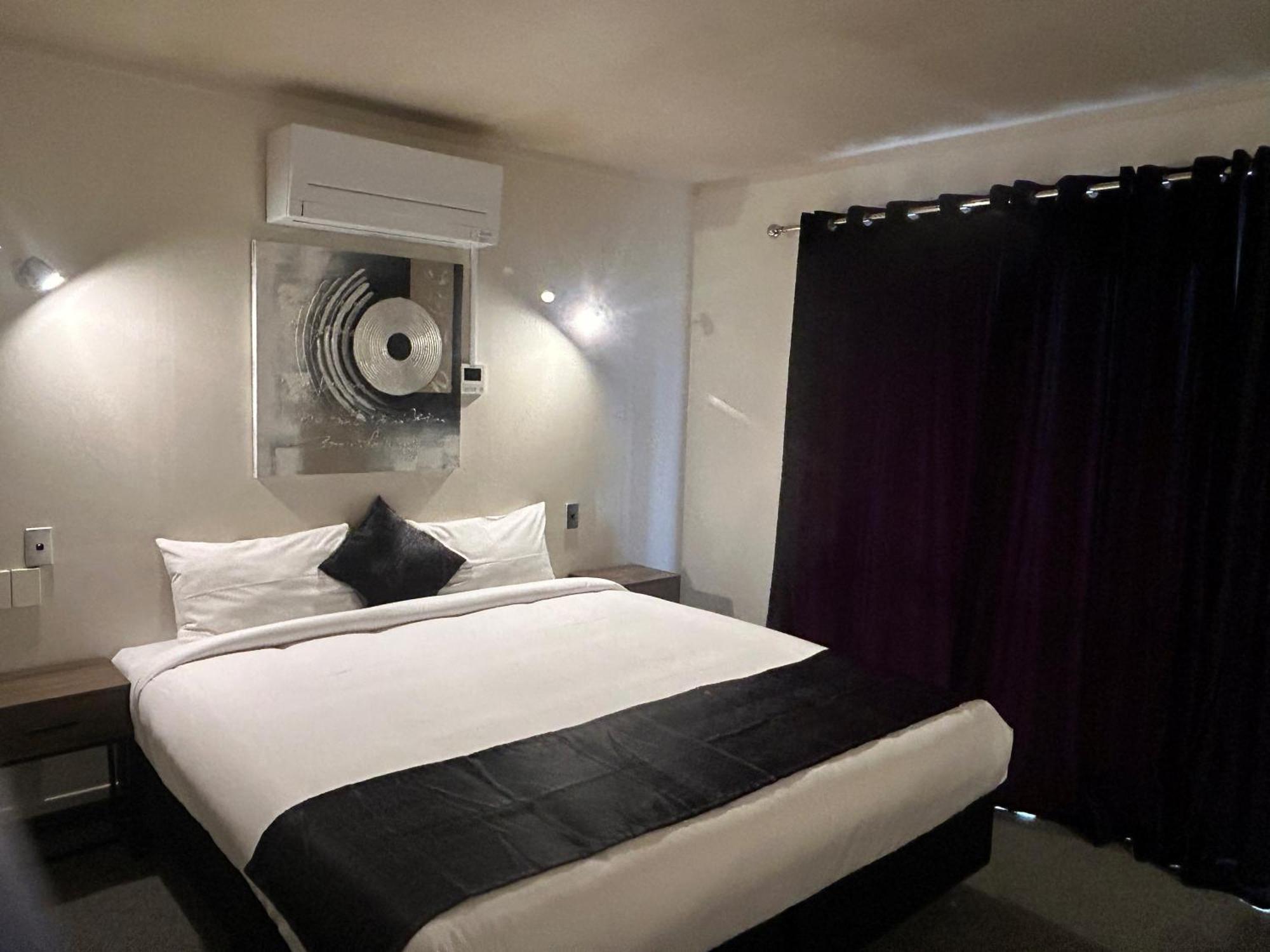 Aquarius Motor Inn Гамильтон Экстерьер фото